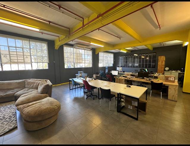 197M² OFFICE TO LET IN WOODSTOCK